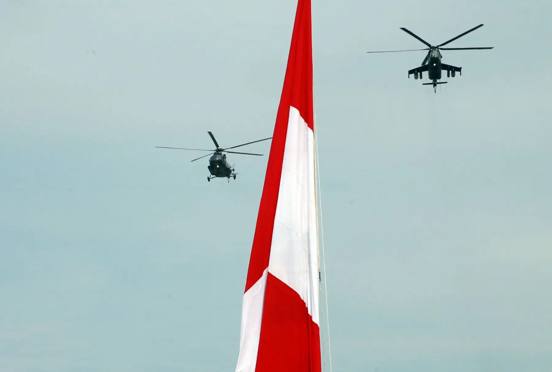 Presidente   Martín Vizcarra participó de la ceremonia central por los 100 años  de la Fuerza Aérea del Perú .Foto: ANDINA/Norman Córdova
