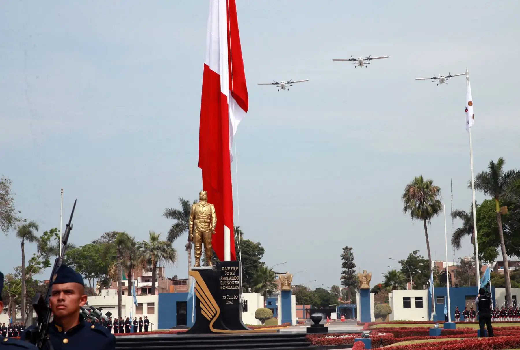 Presidente   Martín Vizcarra participó de la ceremonia central por los 100 años  de la Fuerza Aérea del Perú .Foto: ANDINA/Norman Córdova