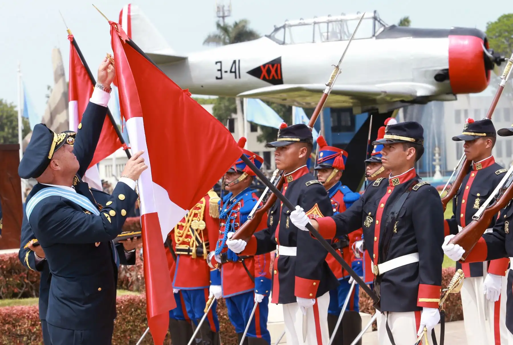 Presidente   Martín Vizcarra participó de la ceremonia central por los 100 años  de la Fuerza Aérea del Perú .Foto: ANDINA/Norman Córdova