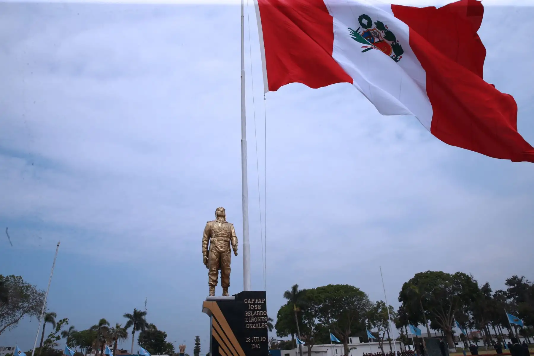 Presidente   Martín Vizcarra participó de la ceremonia central por los 100 años  de la Fuerza Aérea del Perú .Foto: ANDINA/Norman Córdova