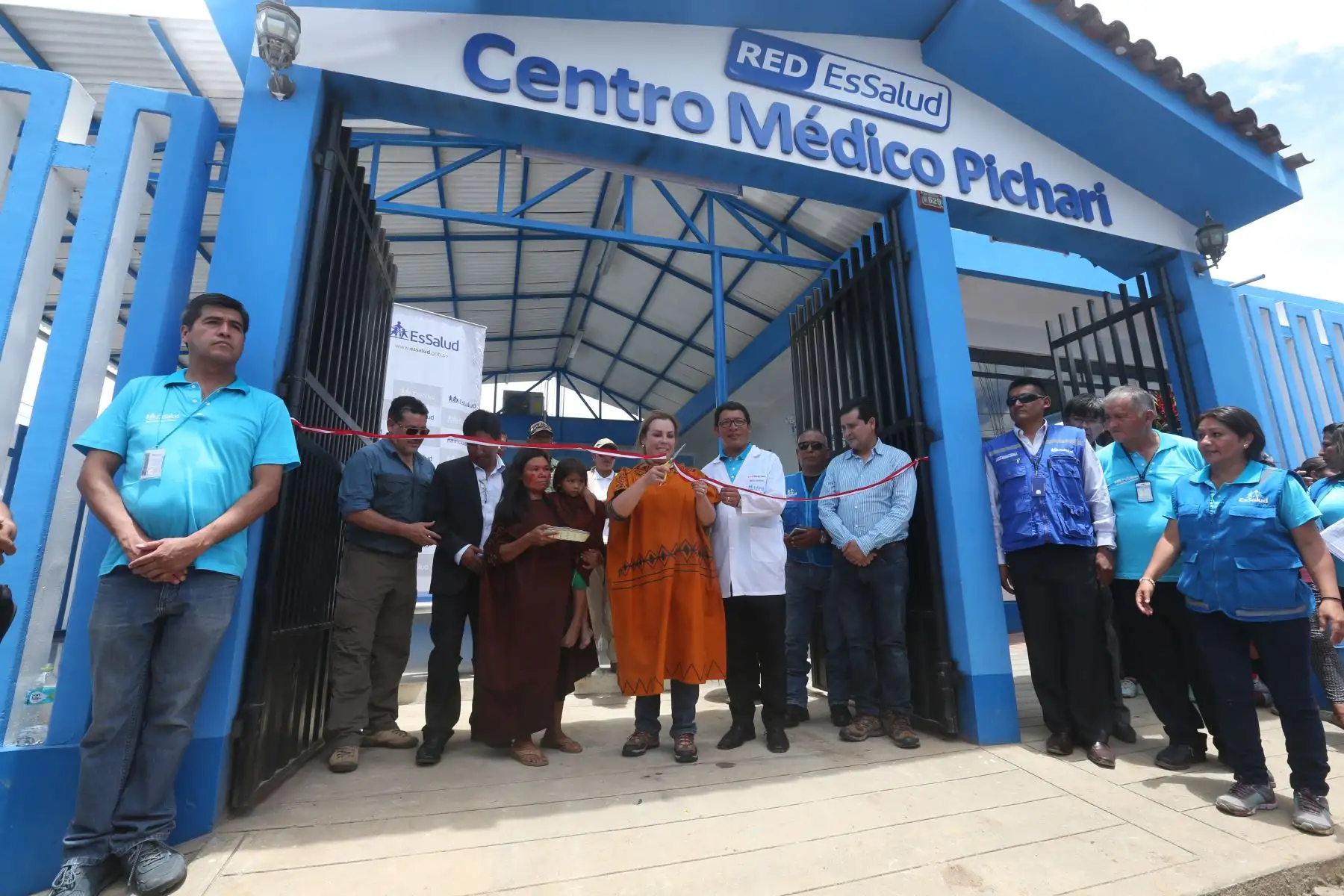 La presidenta ejecutiva de EsSalud, Fiorella Molinelli Aristondo, inauguró esta mañana un nuevo y moderno centro médico en el distrito cusqueño de Pichari, ubicado en la zona del Valle de los Ríos Apurímac, Ene y Mantaro (Vraem), el mismo que, por primera vez, brindará 10 servicios a más de 2,500 asegurados de esta zona. ANDINA/Vidal Tarqui