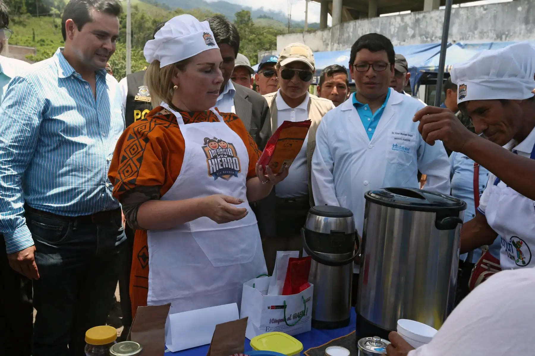 Presidenta ejecutiva de  EsSalud, Fiorella Morinelli, visita la feria gastronómica infancia de hierro en el distrito de Pichari (Vraem). Foto: ANDINA/Vidal Tarqui
