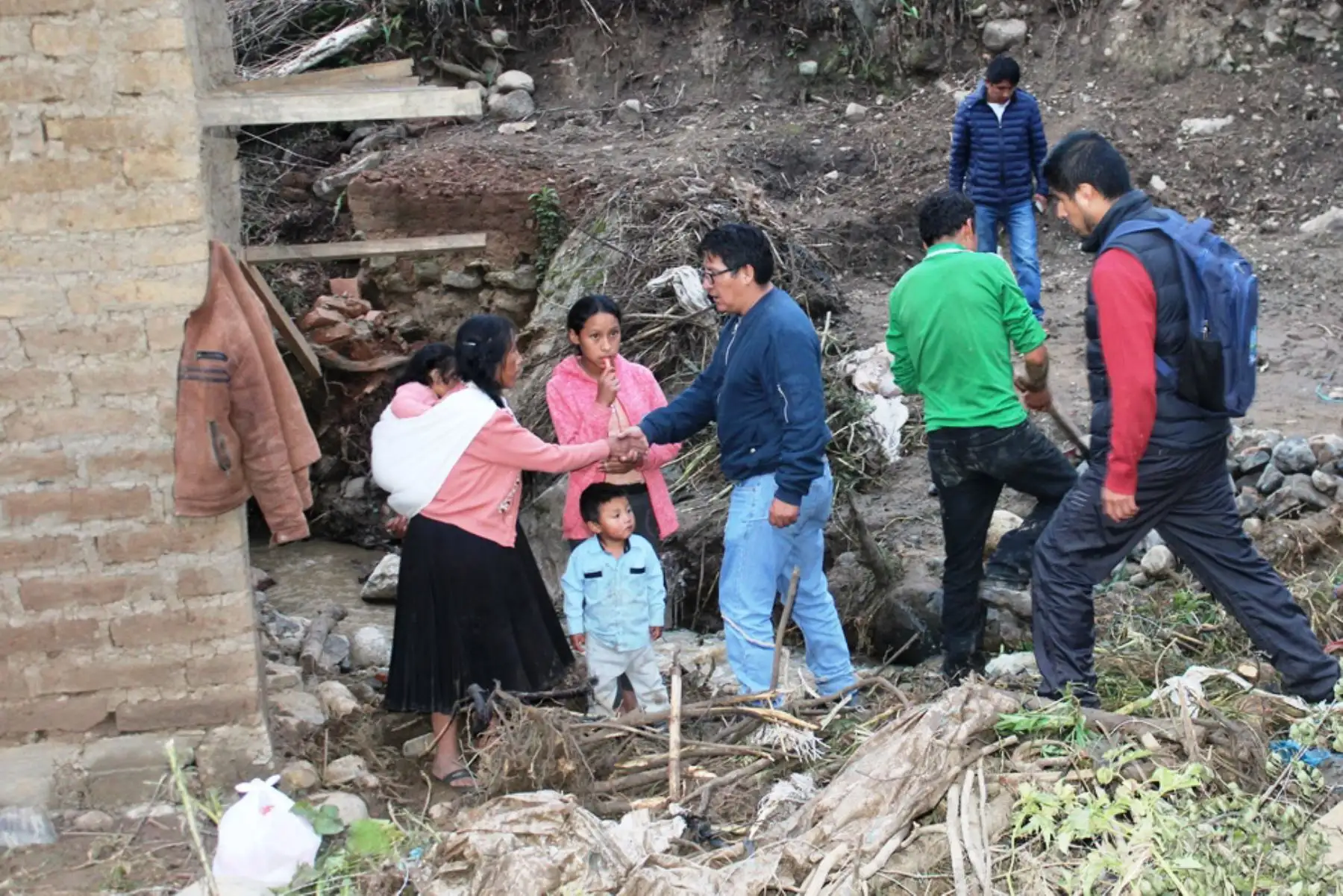 Equipo del Midis brinda apoyo a afectados por crecida de río en distrito de Molino, región Huánuco. ANDINA/Difusión