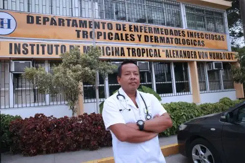 Médico internista e infectólogo, Leslie Soto, realiza investigación para saber por qué aumentan los casos de personas infectadas con el VIH si hay tamizaje precoz y tratamiento gratuito. ANDINA/Norman Córdova