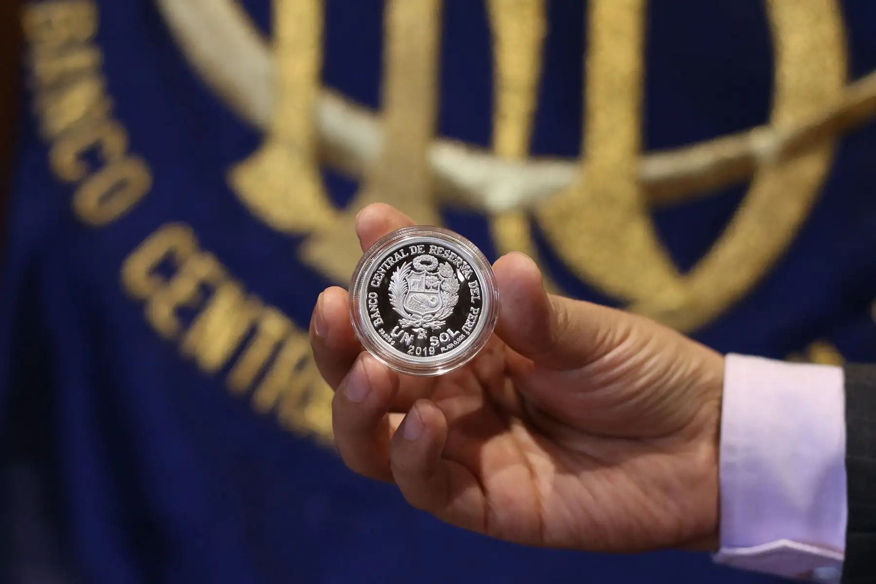 Banco Central de Reserva del Perú, pone en circulación moneda de plata alusiva a los 100 años de la Fuerza Aérea del Perú.
Foto: ANDINA/Vidal Tarqui