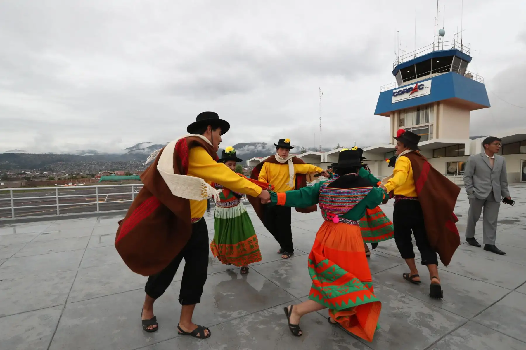 Con danzas en el aeropuerto  celebran el lanzamiento de la Marca Ayacucho. Foto: ANDINA/Melina Mejía