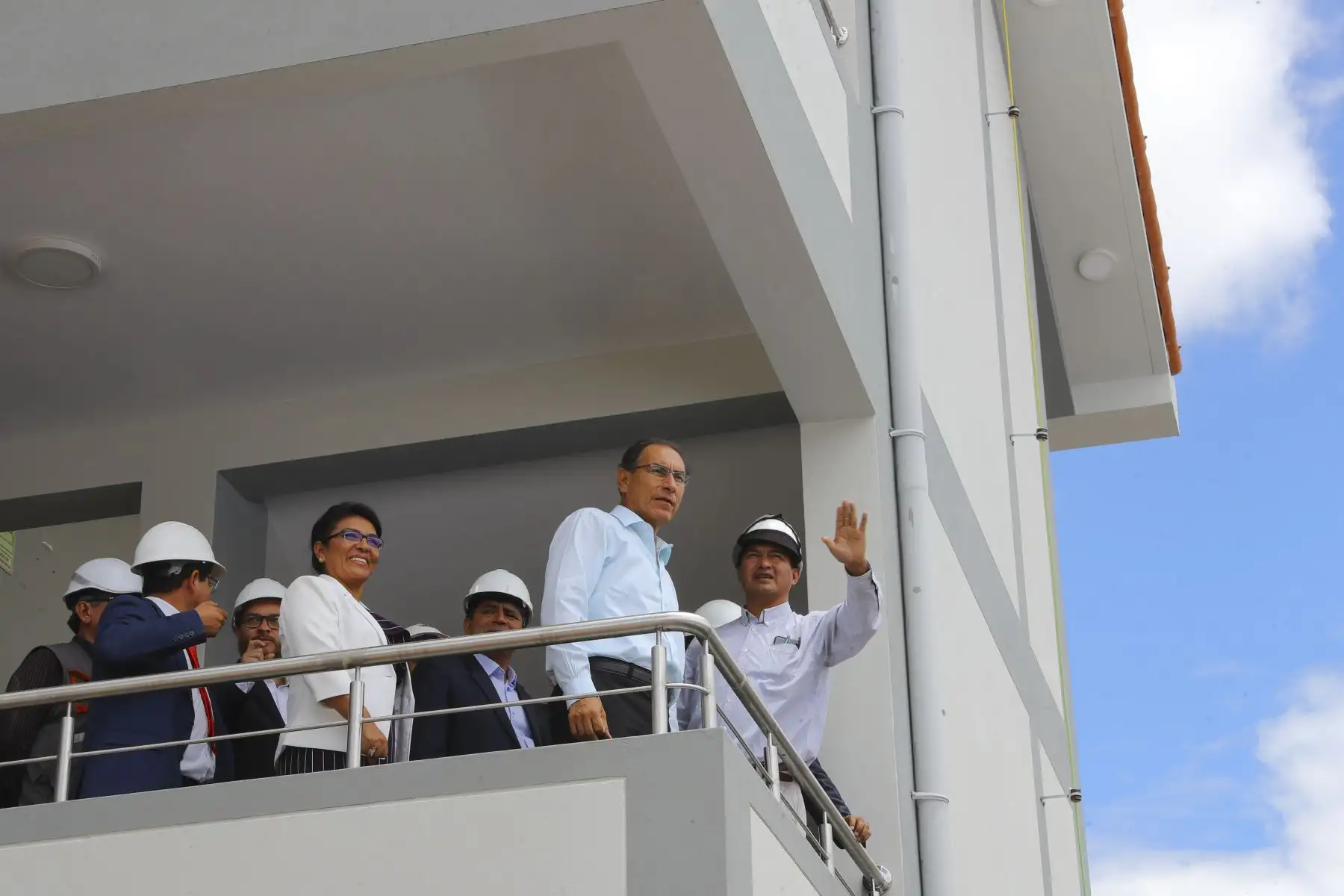 Jefe de Estado, Martín Vizcarra, inspecciona el avance de obras en el colegio Nuestra Señora de las Mercedes, en Huamanga (Ayacucho). Foto: ANDINA/Prensa Presidencia