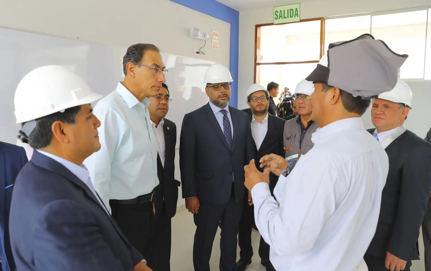 Jefe de Estado, Martín Vizcarra, inspecciona el avance de obras en el colegio Nuestra Señora de las Mercedes, en Huamanga (Ayacucho). Foto: ANDINA/Prensa Presidencia