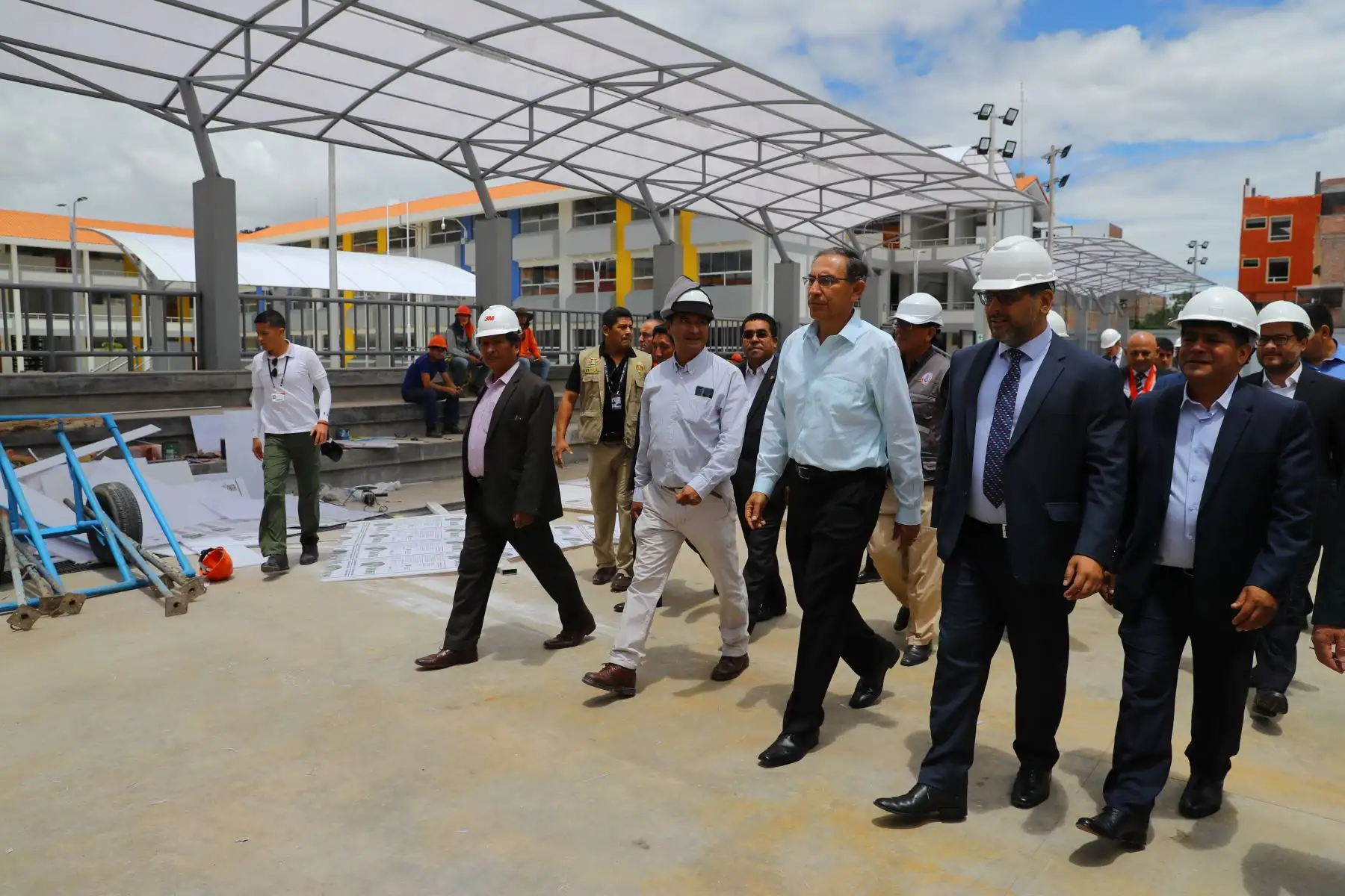 Jefe de Estado, Martín Vizcarra, inspecciona el avance de obras en el colegio Nuestra Señora de las Mercedes, en Huamanga (Ayacucho). Foto: ANDINA/Prensa Presidencia