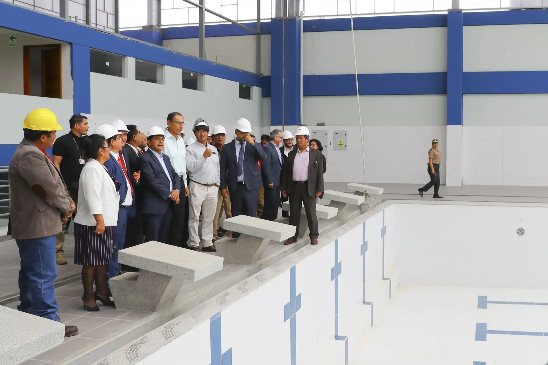 Jefe de Estado, Martín Vizcarra, inspecciona el avance de obras en el colegio Nuestra Señora de las Mercedes, en Huamanga (Ayacucho). Foto: ANDINA/Prensa Presidencia