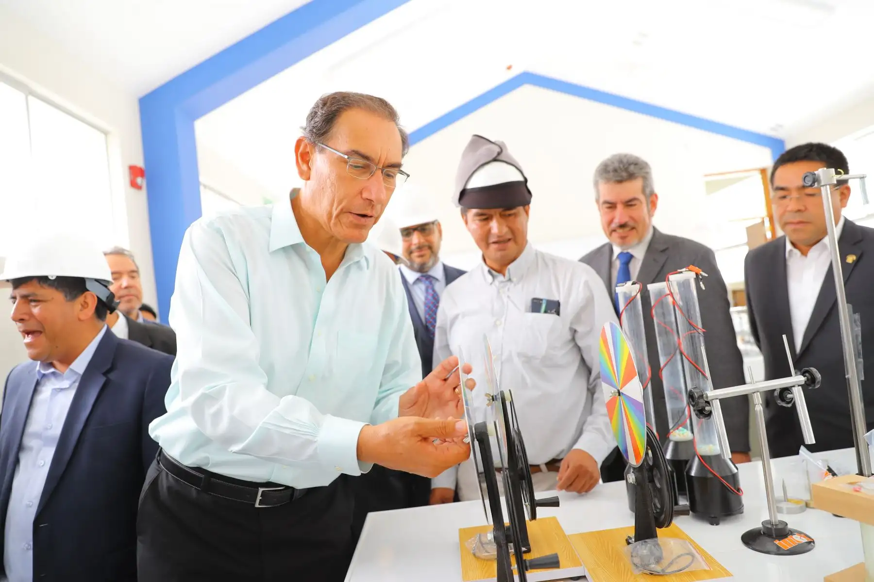 Jefe de Estado, Martín Vizcarra, inspecciona el avance de obras en el colegio Nuestra Señora de las Mercedes, en Huamanga (Ayacucho). Foto: ANDINA/Prensa Presidencia