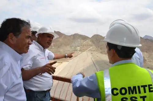 Ministro de Agricultura y Riego, Gustavo Mostajo, supervisa proyecto Chavimochic. Foto: Cortesía.