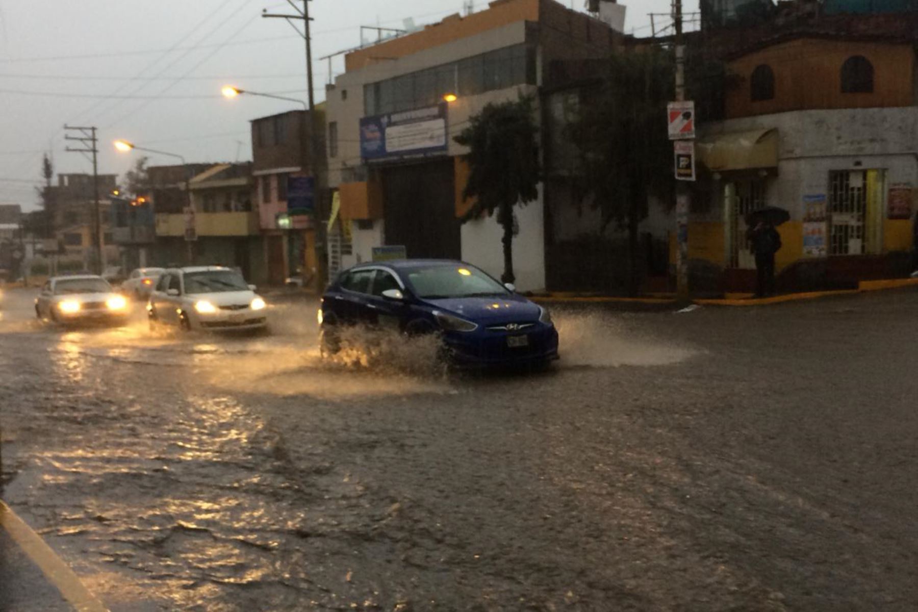 Lluvias focalizadas se registran desde esta tarde en varios distritos de la zona sur de la ciudad de Arequipa.