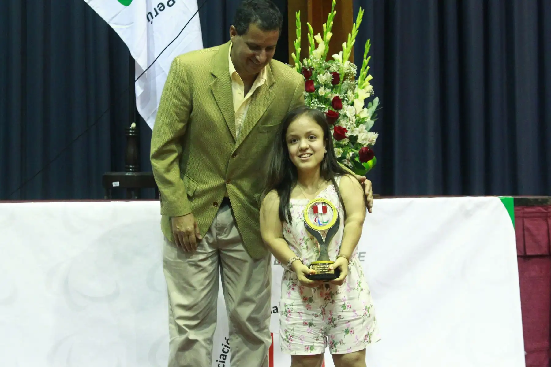 Asociación Nacional Paraolímpica del Perú premia a Giuliana Póveda en Bandigton. Foto: ANDINA/Eddy Ramos