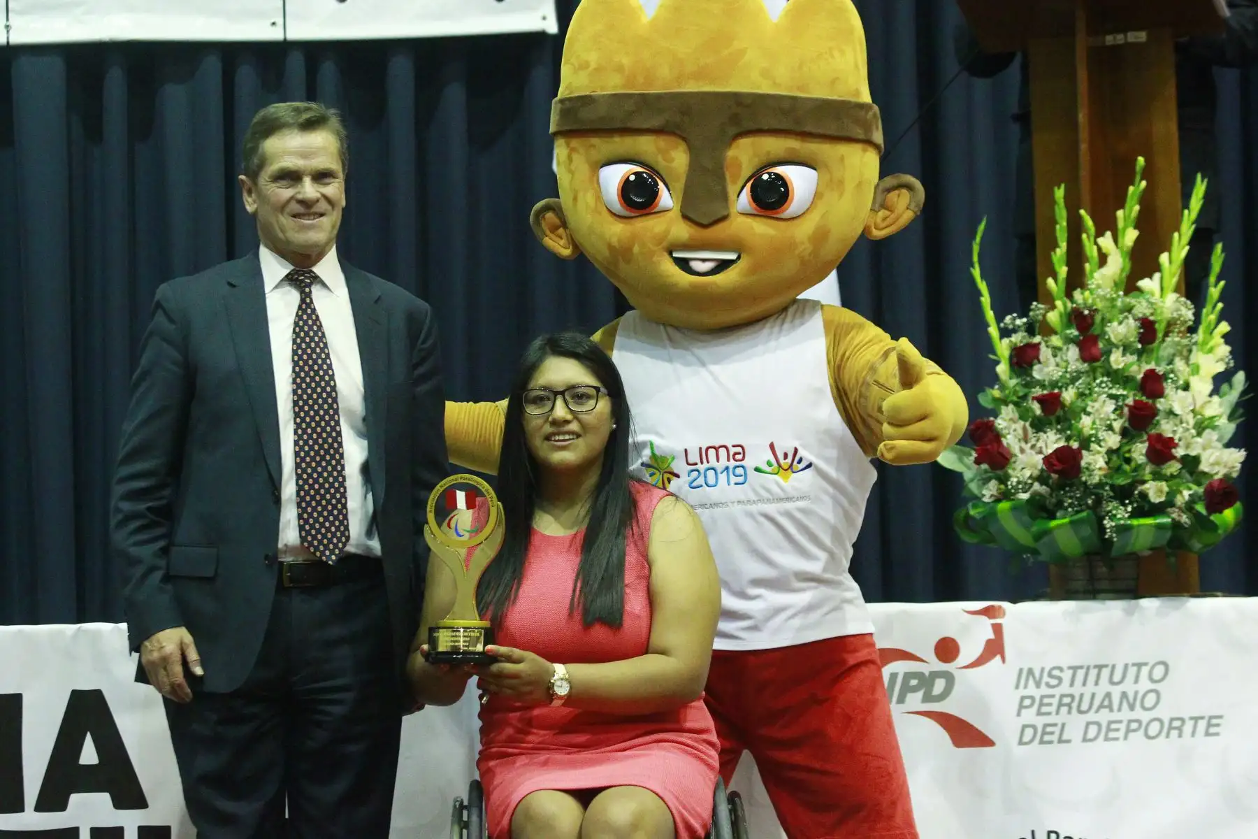 Asociación Nacional Paraolímpica del Perú premia a Pilar Jaureguí en Bandigton. Foto: ANDINA/Eddy Ramos