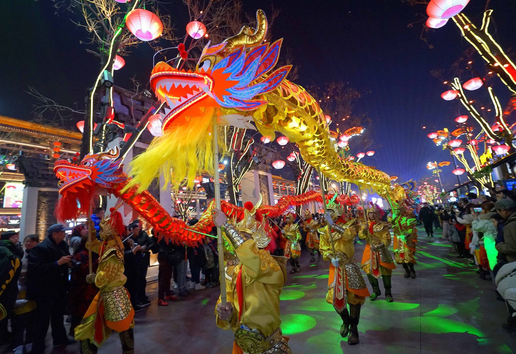 SHAANXI, (Xinhua) -- Imagen de un desfile siendo llevado a cabo en Xi