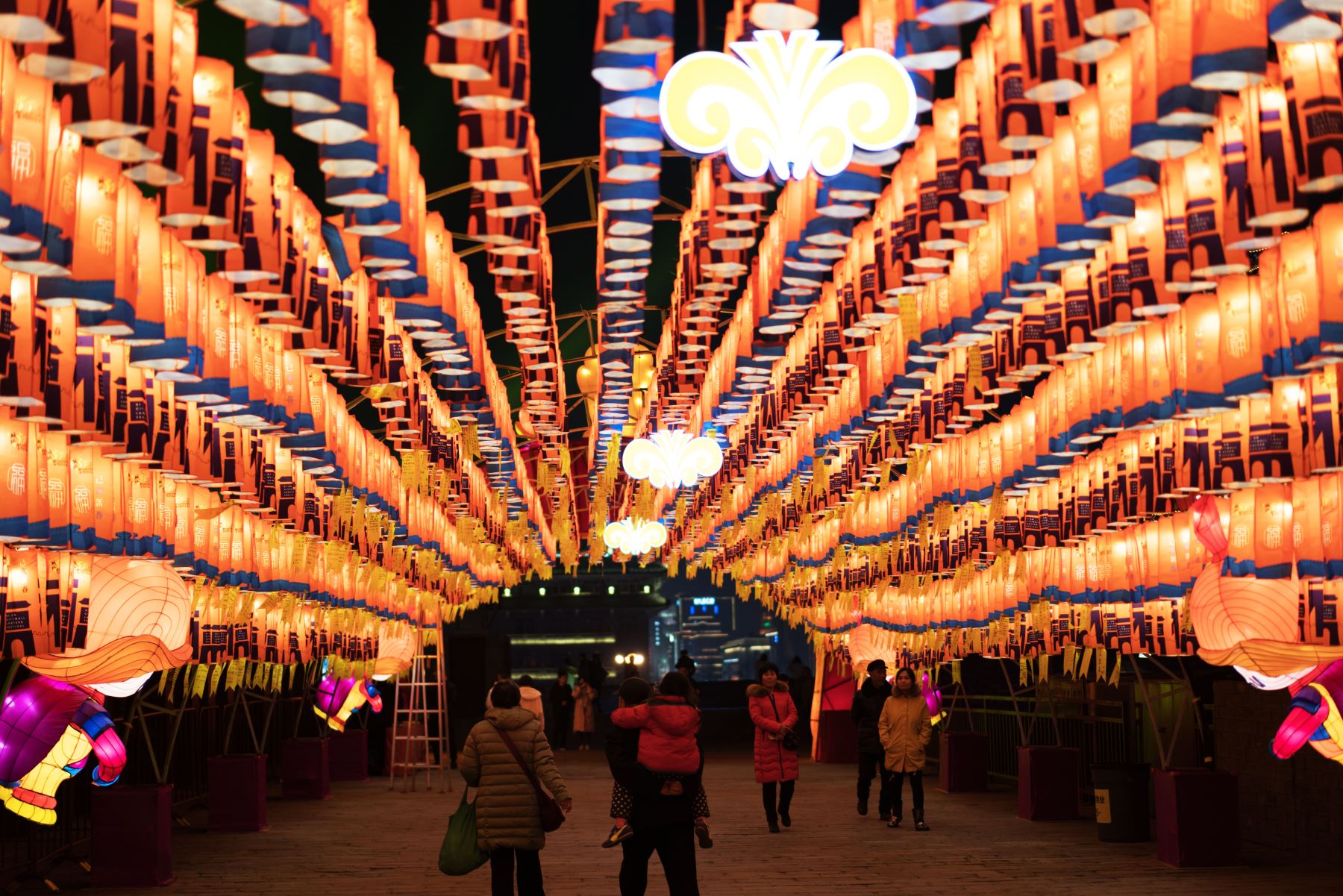 SHAANXI, (Xinhua) -- Imagen del 29 de enero de 2019 de una vista de las linternas durante un espectáculo de luz en Xi