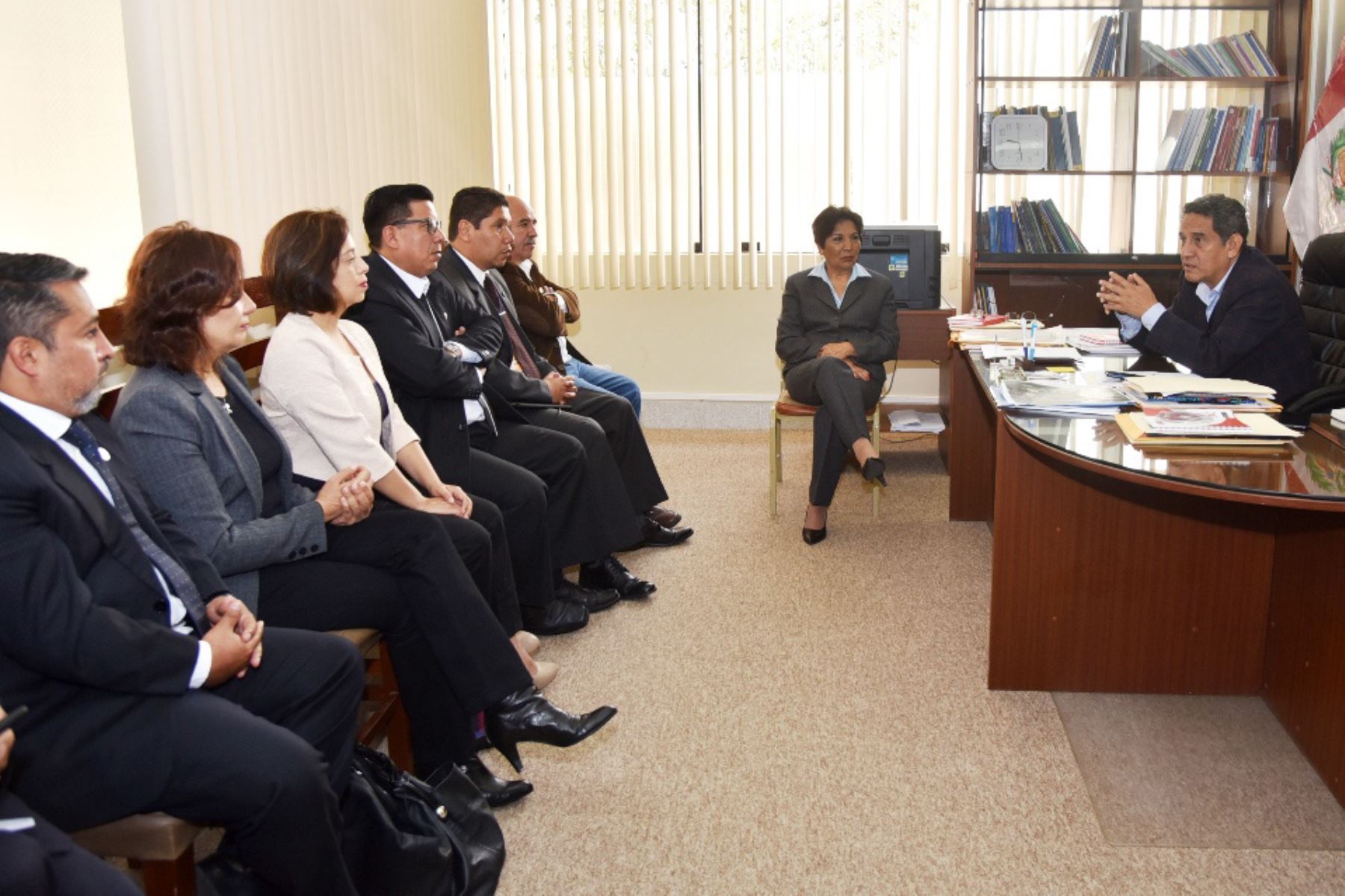 El gobernador regional de Cajamarca, Mesías Guevara, sostuvo una reunión de coordinación con el directorio de la Cámara de Comercio y Producción.