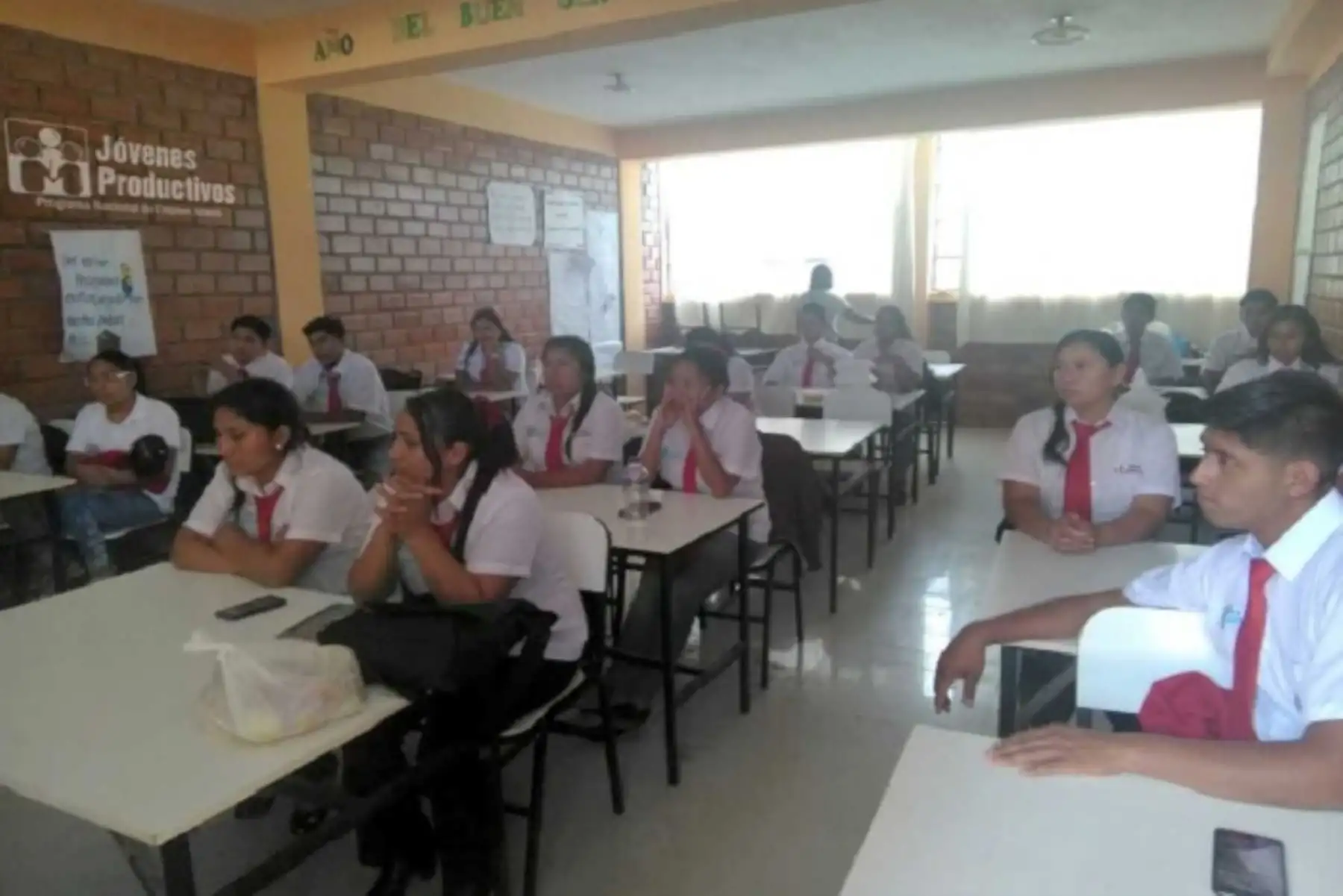El Programa Jóvenes Productivos del Ministerio de Trabajo y Promoción del Empleo (MTPE), ofrece en Huánuco 60 becas integrales de capacitación técnico productiva para desempeñarse como ayudantes de albañilería y operarios de maquinaria pesada en empresas formales de dicha región, con todos sus beneficios laborales.
