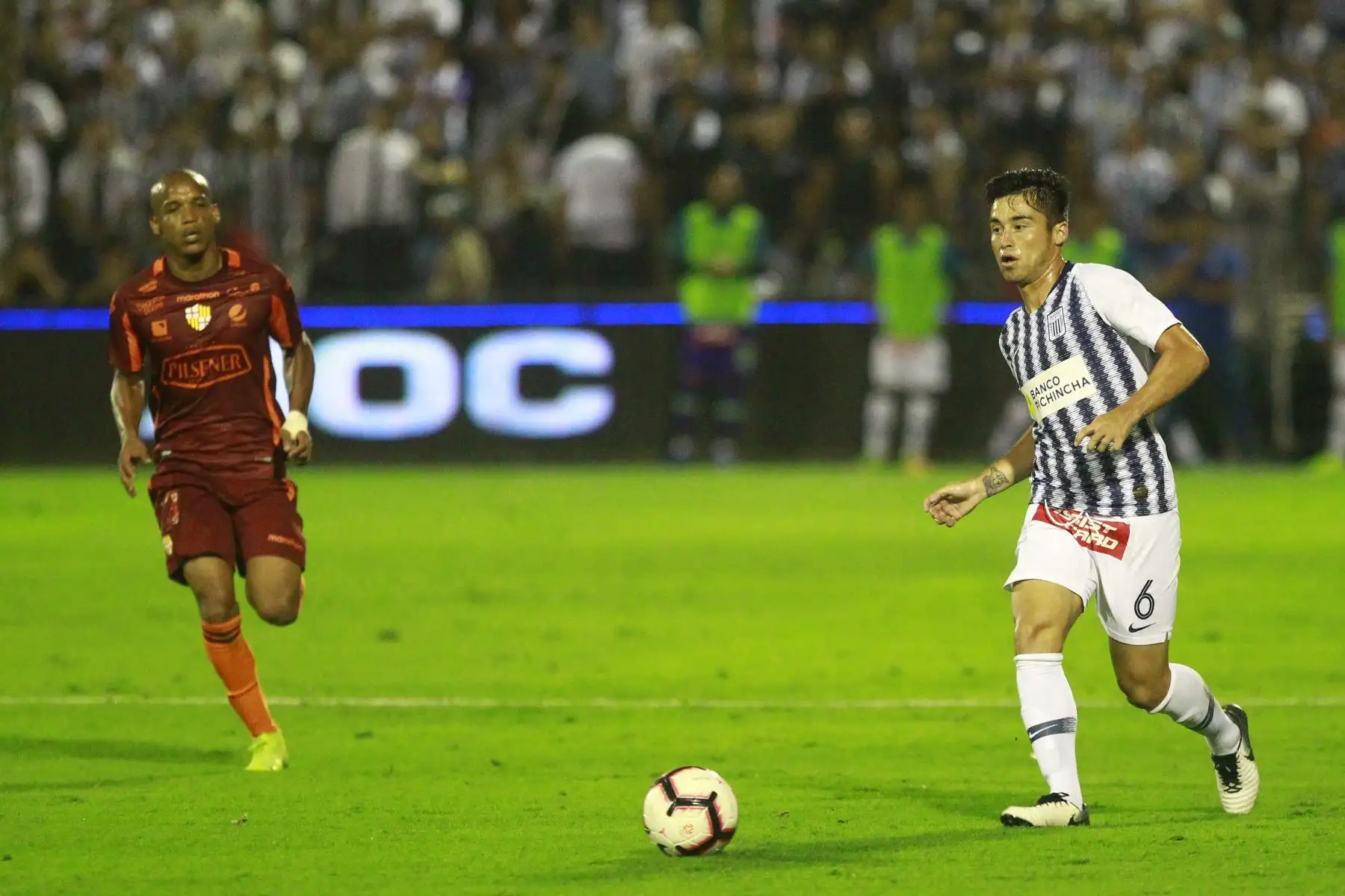 Club Alianza Lima ganó 3 a 0 ante Barcelona FC en la presentación de su plantel versión 2019 en la llamada  "Noche Blanquiazul". Foto: ANDINA/Eddy Ramos.