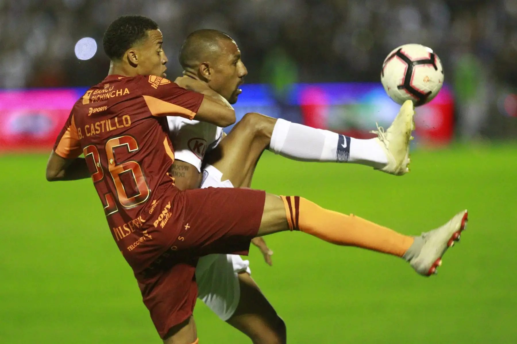 Club Alianza Lima ganó 3 a 0 ante Barcelona FC en la presentación de su plantel versión 2019 en la llamada  "Noche Blanquiazul". Foto: ANDINA/Eddy Ramos.