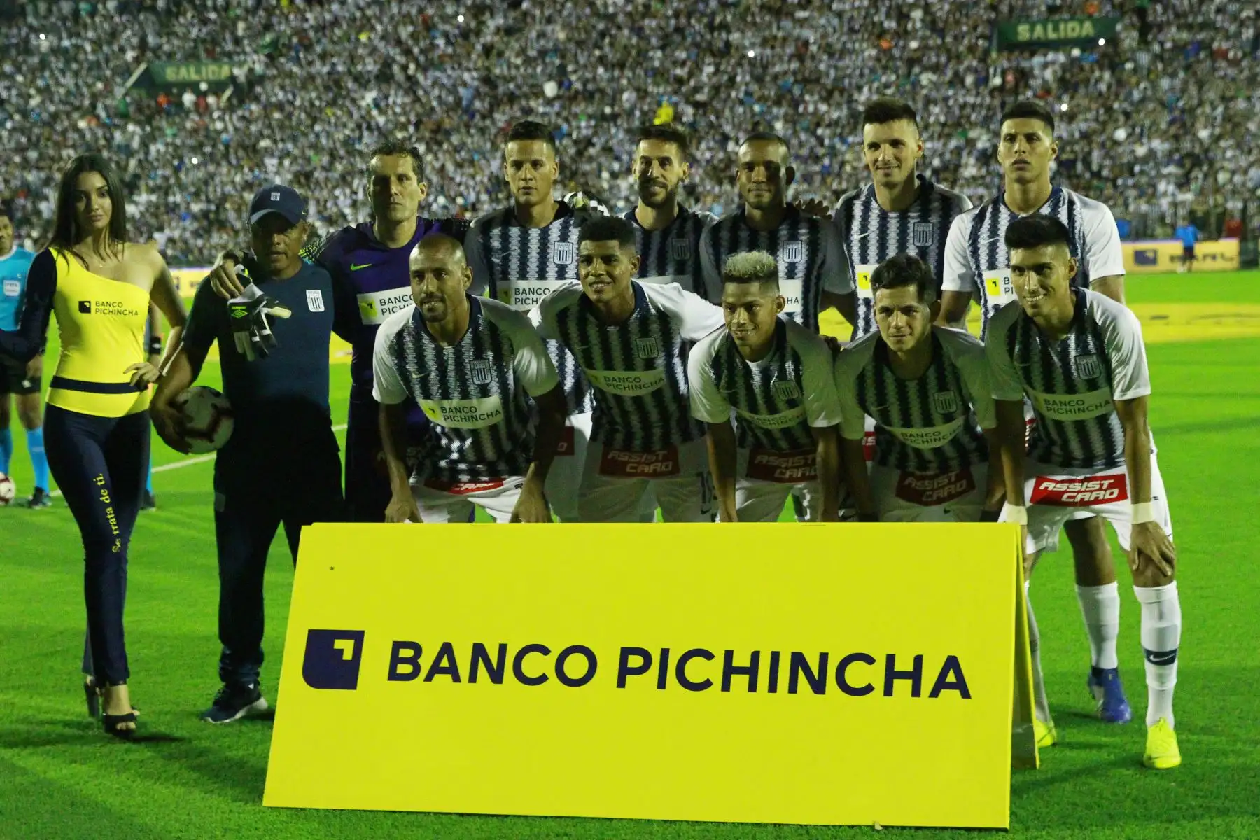 Alianza Lima presenta a jugadores para la temporada 2019 en la llamada "Noche Blanquiazul". Foto: ANDINA/Eddy Ramos.