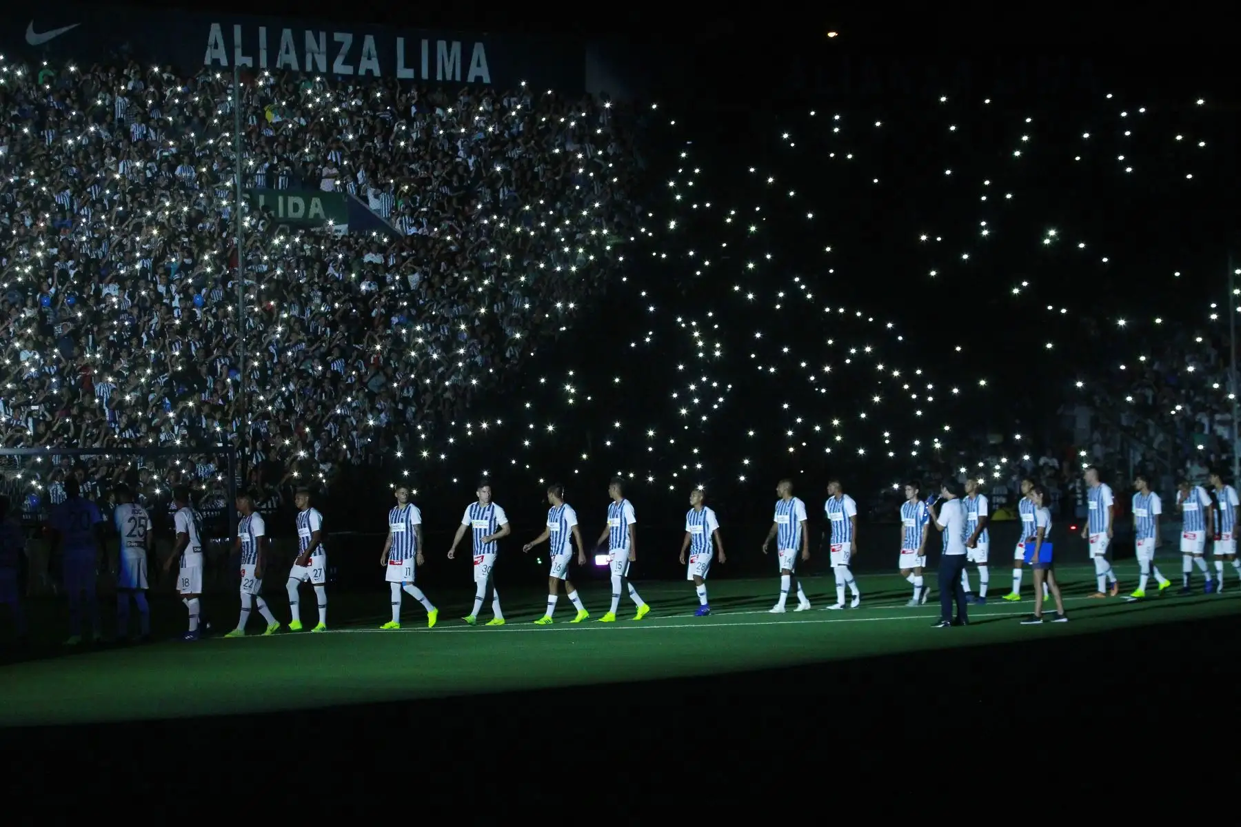 Alianza Lima presenta a jugadores y equipo técnico 2019 en la llamada "Noche Blanquiazul". Foto: ANDINA/Eddy Ramos.