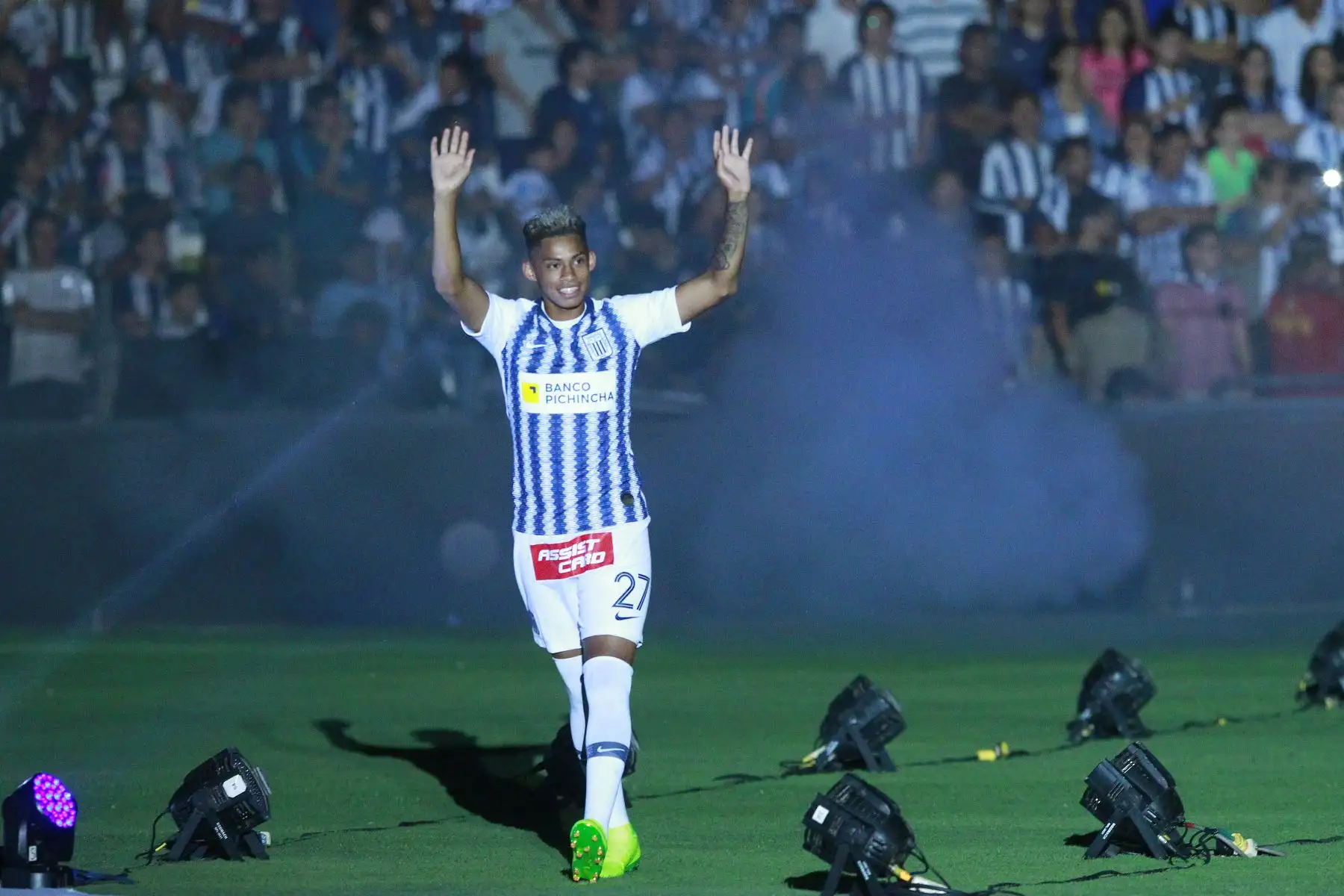 Alianza Lima presenta a Kevin Quevedo como jugador para la temporada 2019 en la llamada "Noche Blanquiazul". Foto: ANDINA/Eddy Ramos.