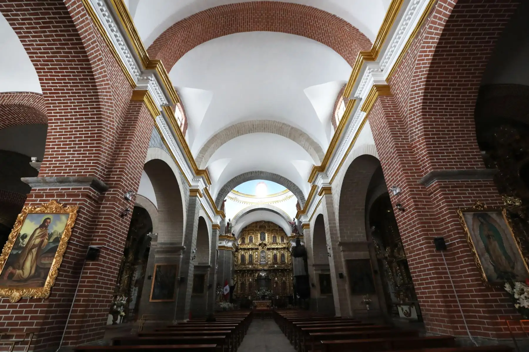 Interior de la Catedral de Ayacucho. Foto: ANDINA/Melina Mejía