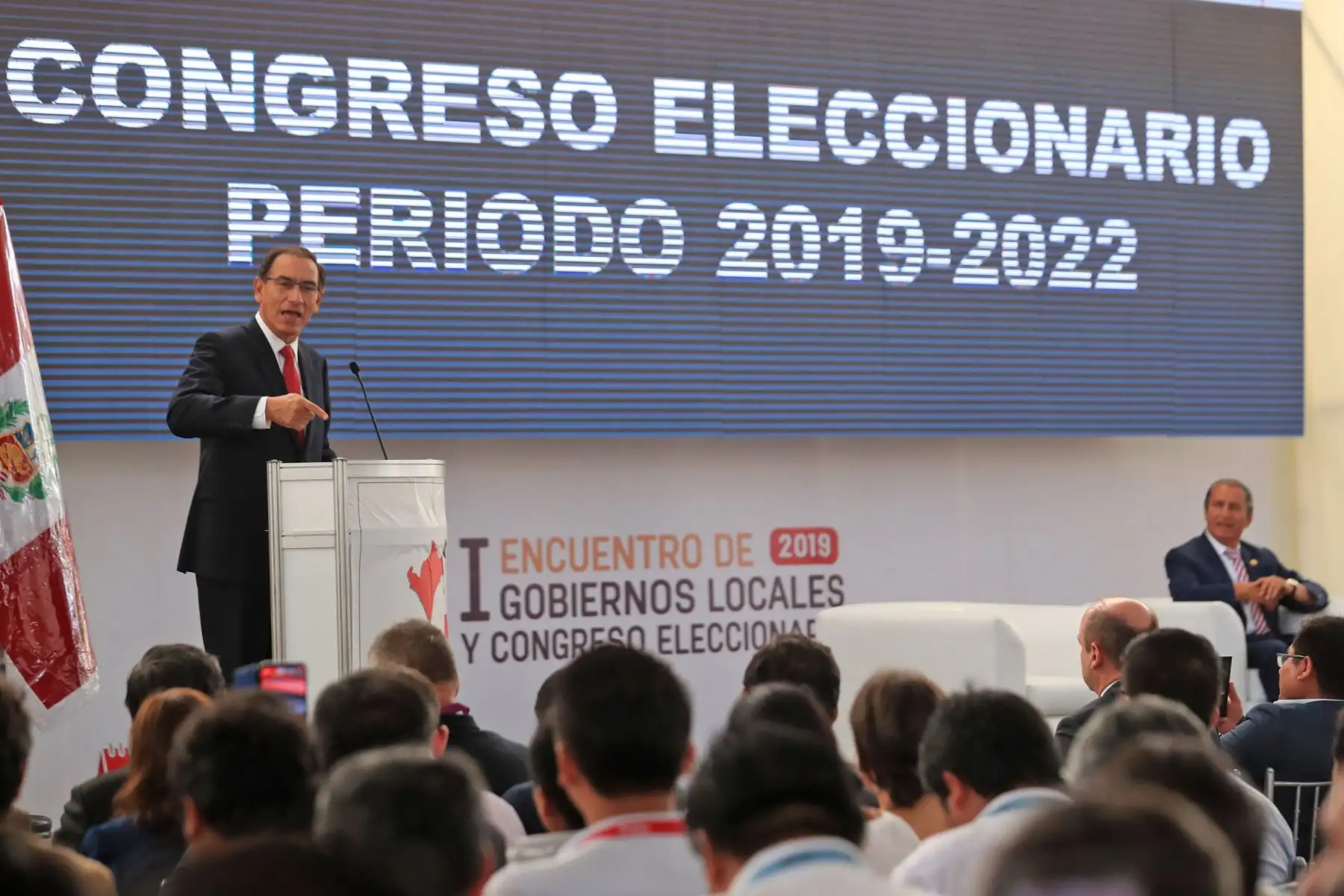 Jefe de Estado participa en el I Encuentro Nacional de los Gobiernos Locales, organizado por la Asociación de Municipalidades del Perú (AMPE). Foto: ANDINA/Prensa Presidencia