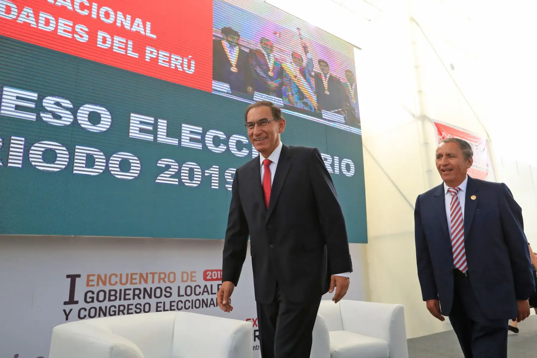 Jefe de Estado participa en el I Encuentro Nacional de los Gobiernos Locales, organizado por la Asociación de Municipalidades del Perú (AMPE). Foto: ANDINA/Prensa Presidencia