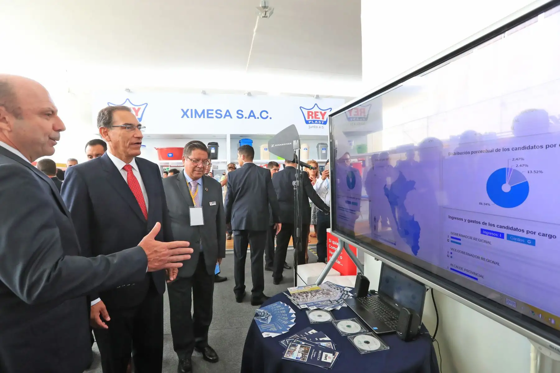 Jefe de Estado participa en el I Encuentro Nacional de los Gobiernos Locales, organizado por la Asociación de Municipalidades del Perú (AMPE). Foto: ANDINA/Prensa Presidencia