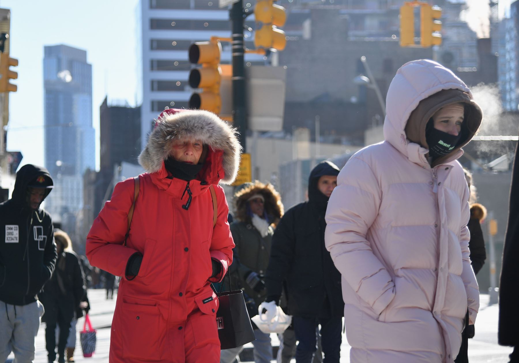 El frío intenso se acentúa en diversos países y eso generó el aumento de fallecidos por problemas cardiovasculares. AFP