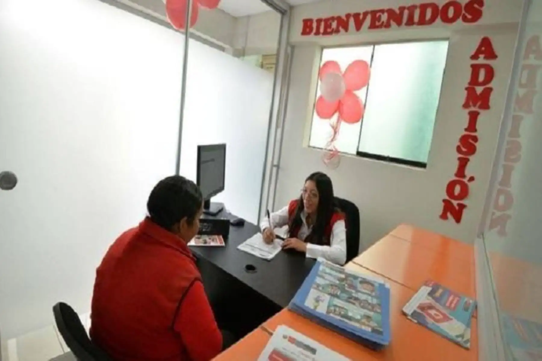 Los familiares de una mujer víctima de presunto feminicidio en la provincia de Satipo, región Junín, reciben atención especializada por parte de los profesionales del Centro Emergencia Mujer (CEM) del Ministerio de la Mujer y Poblaciones Vulnerables (Mimp).