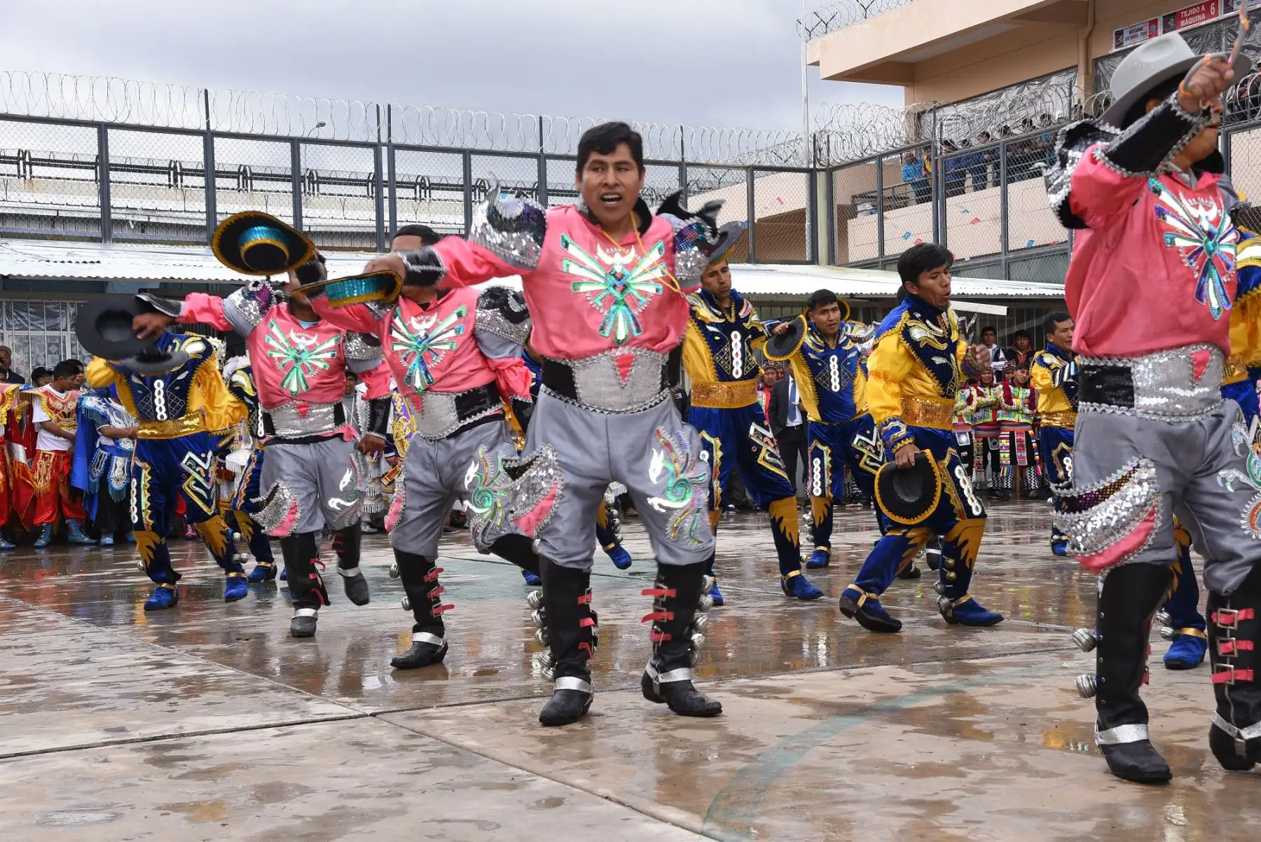 Internos de penal de Puno celebran Festividad de la Virgen de la Candelaria. ANDINA
