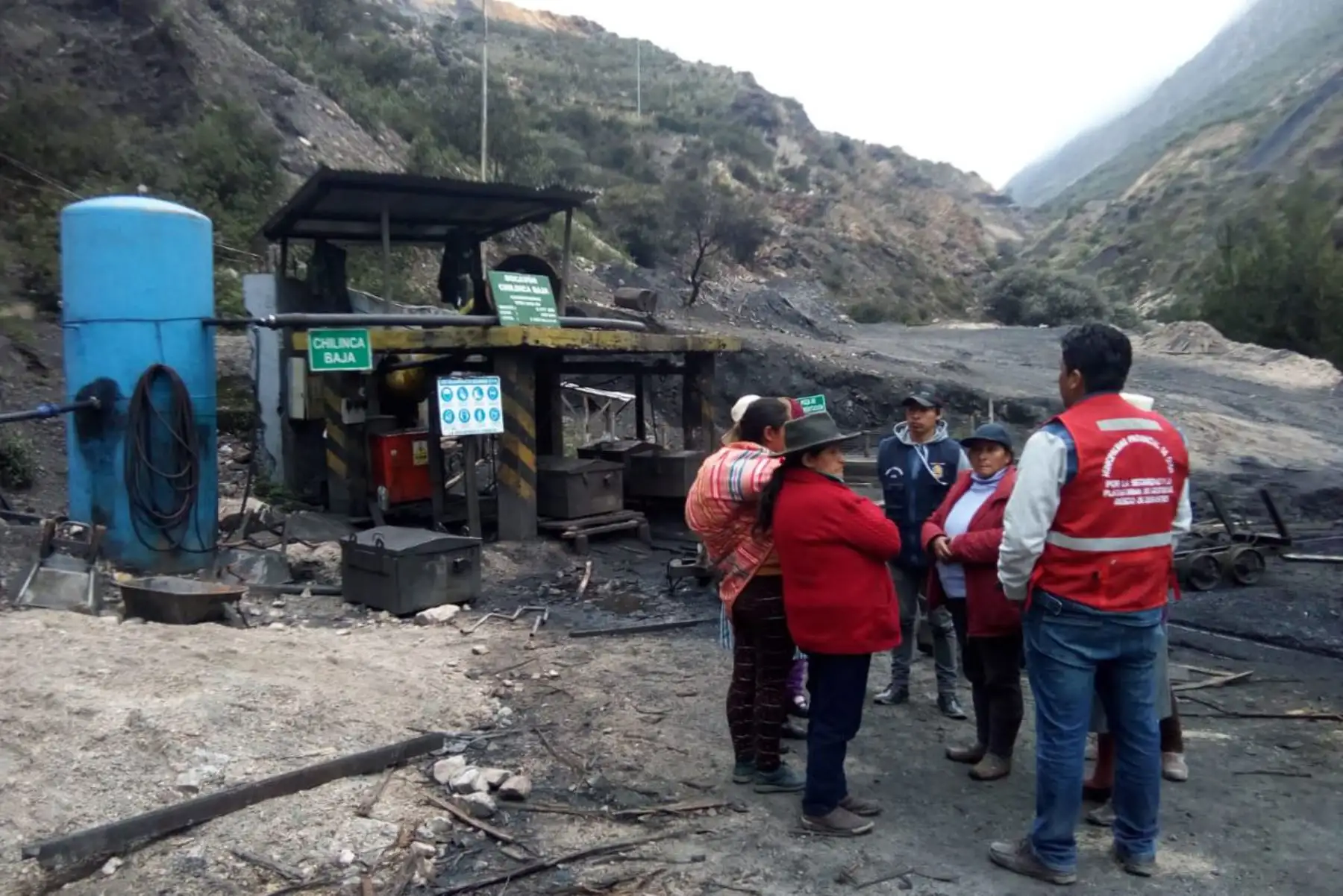 Trabajan en el rescate de cuatro personas atrapadas en mina de carbón en Oyón. ANDINA/Difusión