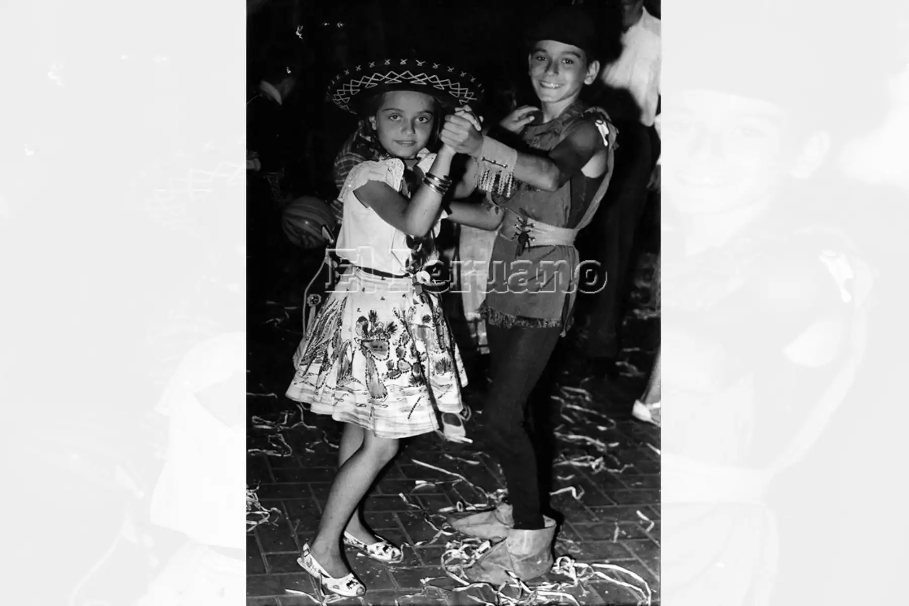 Niños en una fiesta de disfraces en el Club Lawn Tennis de la Exposición. Tradición del carnaval se mantuvo en bailes infantiles de fantasía (1961). Foto: Archivo Histórico de EL PERUANO