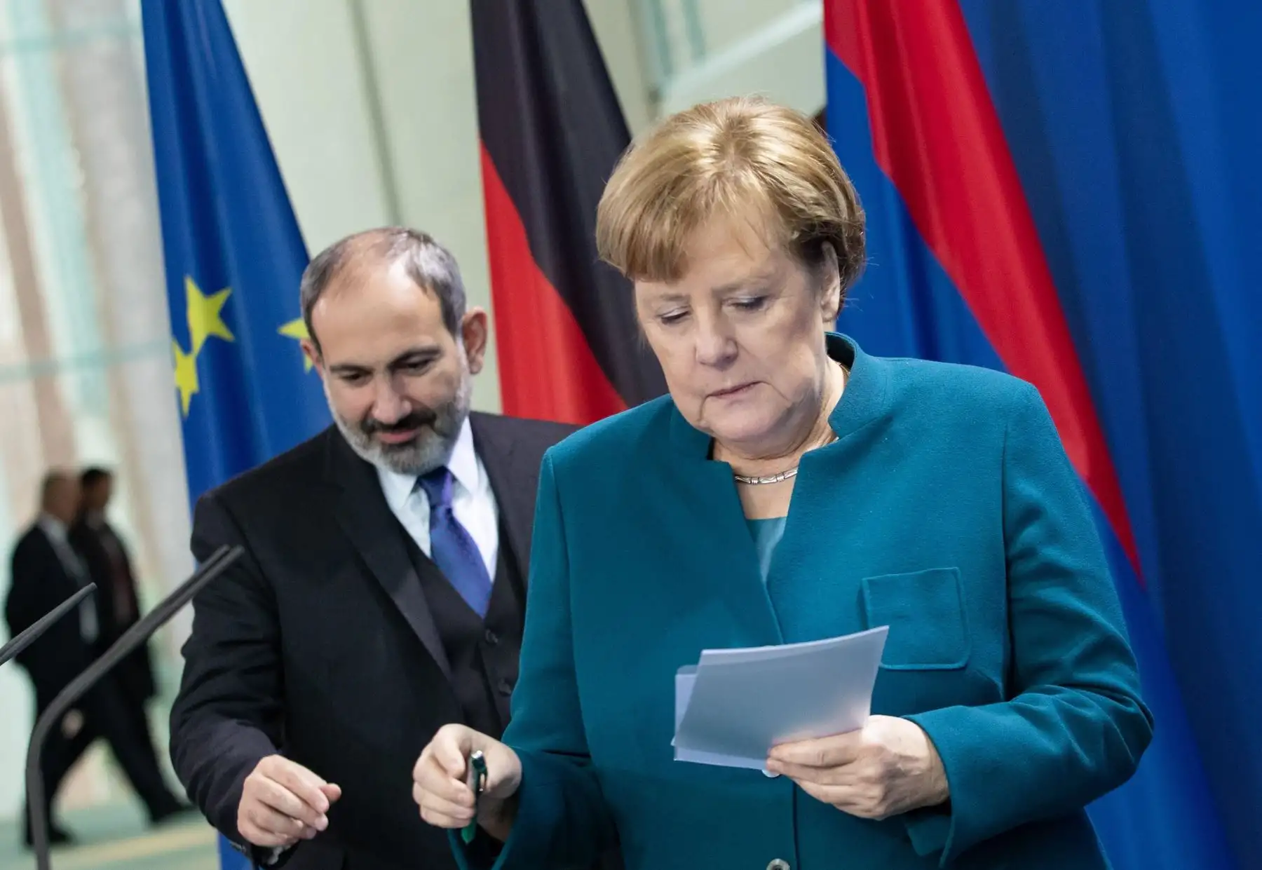 La canciller alemana, Angela Merkel, y el primer ministro de Armenia, Nikol Pashinyan, durante una rueda de prensa Foto: EFE