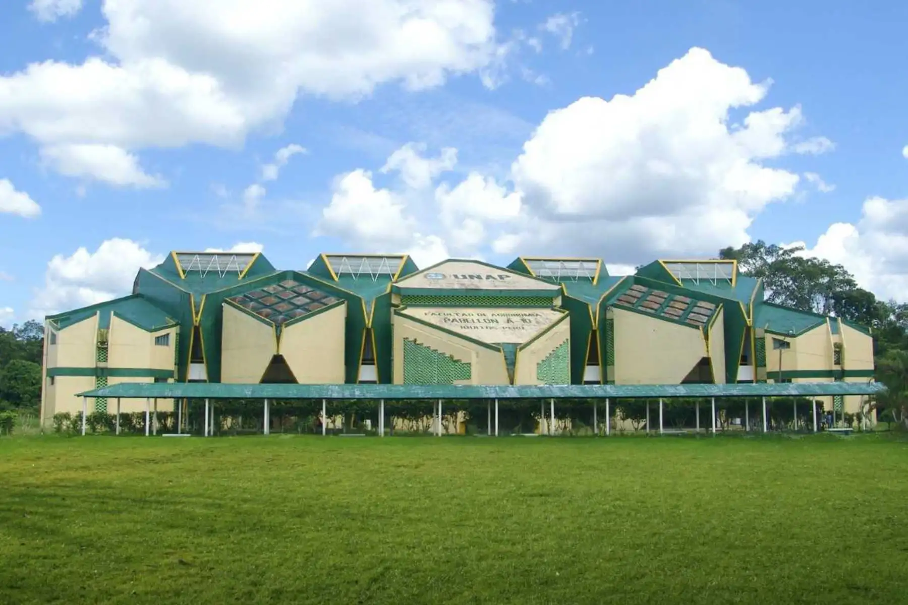 La Superintendencia Nacional de Educación Superior Universitaria (Sunedu) otorgó la licencia institucional a la Universidad Nacional de la Amazonía Peruana (UNAP) por un periodo de 8 años, luego de haber constatado el cumplimiento de las Condiciones Básicas de Calidad exigidas por la Ley Universitaria.