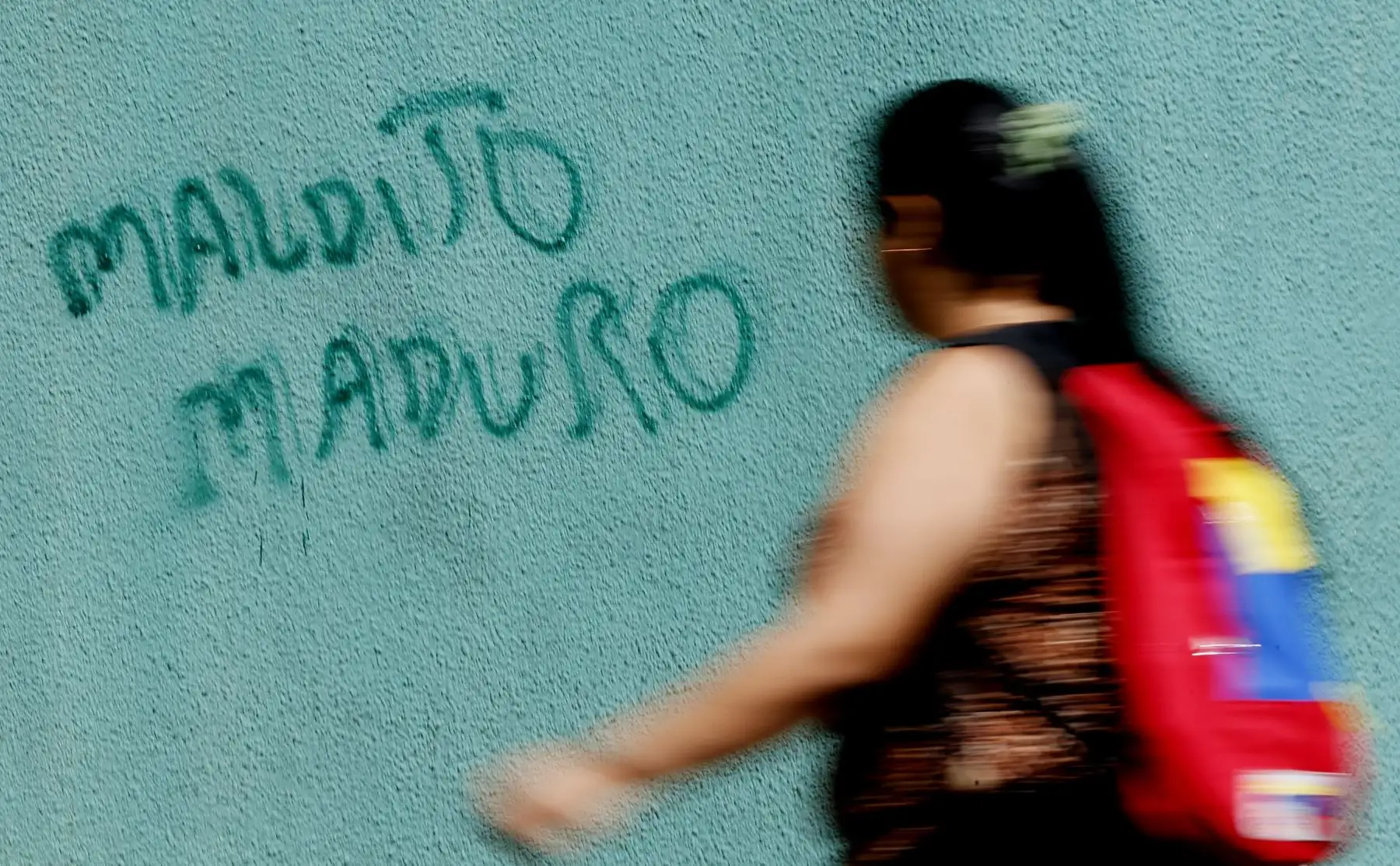 Grafiti en contra del Gobierno del presidente venezolano Nicolas Maduro en una calle de Caracas (Venezuela). EFE