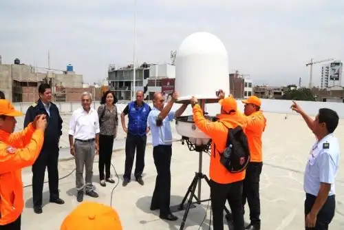 El personal de la Fuerza Aérea del Perú (FAP) está debidamente capacitado para el manejo de un radar meteorológico y de otro tipo, proveniente de cualquier empresa, a fin de brindar una información más precisa a las autoridades para actuar frente a las emergencias, afirmó el coronel Julio Villafuerte Osambela, director de Meteorología Aeronáutica (DIRMA) de dicha institución.
