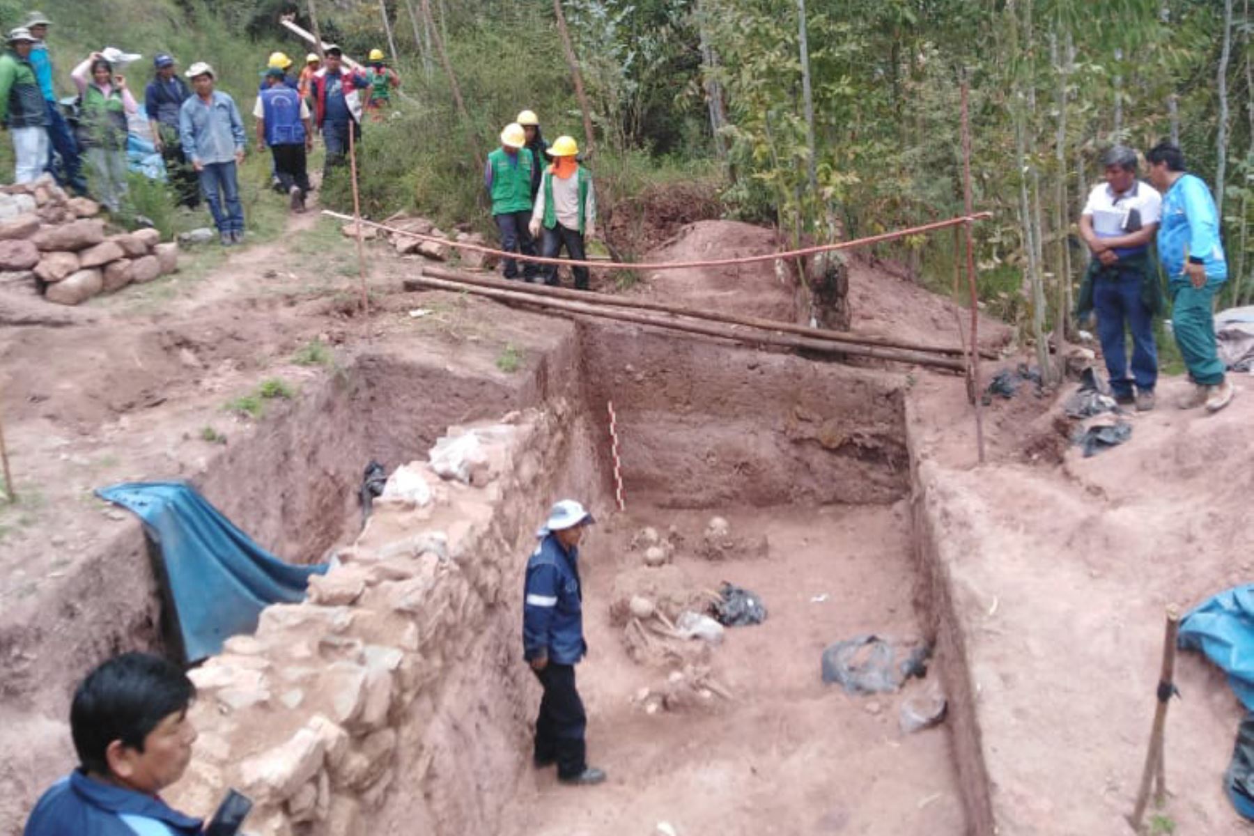 Hallan contexto funerario con cinco individuos en parque arqueológico Pumamarca, en Cusco. ANDINA/Difusión