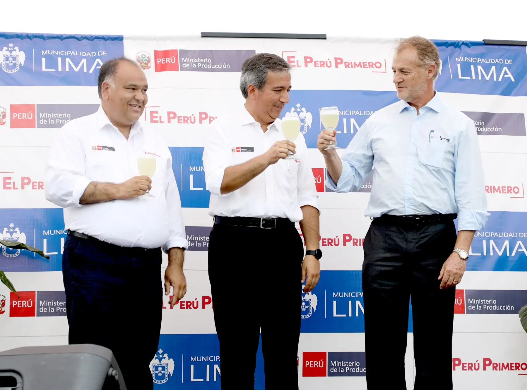 Ministro Raúl Pérez-Reyes inaugura Festival del Pisco Sour en Alameda Chabuca Granda