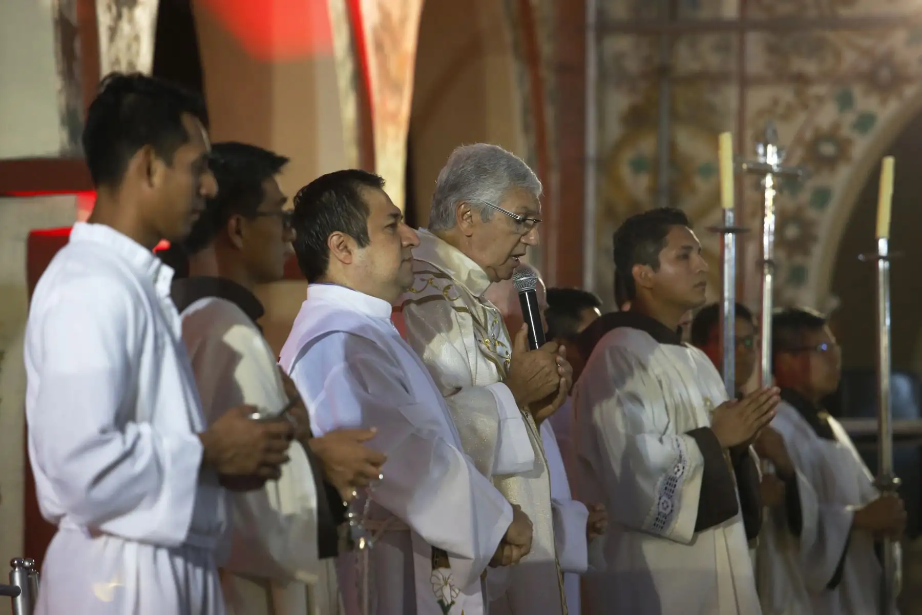 Arzobispo de Lima, Carlos Castillo Mattasoglio oficia misa por el Aniversario del Distrito de Rimac en la Iglesia Convento de Los Descalzos. Dicha ceremonia contó con la presencia del Alcalde del distrito, Pedro Rosario y la comunidad.  Foto: ANDINA/Nathalie Sayago