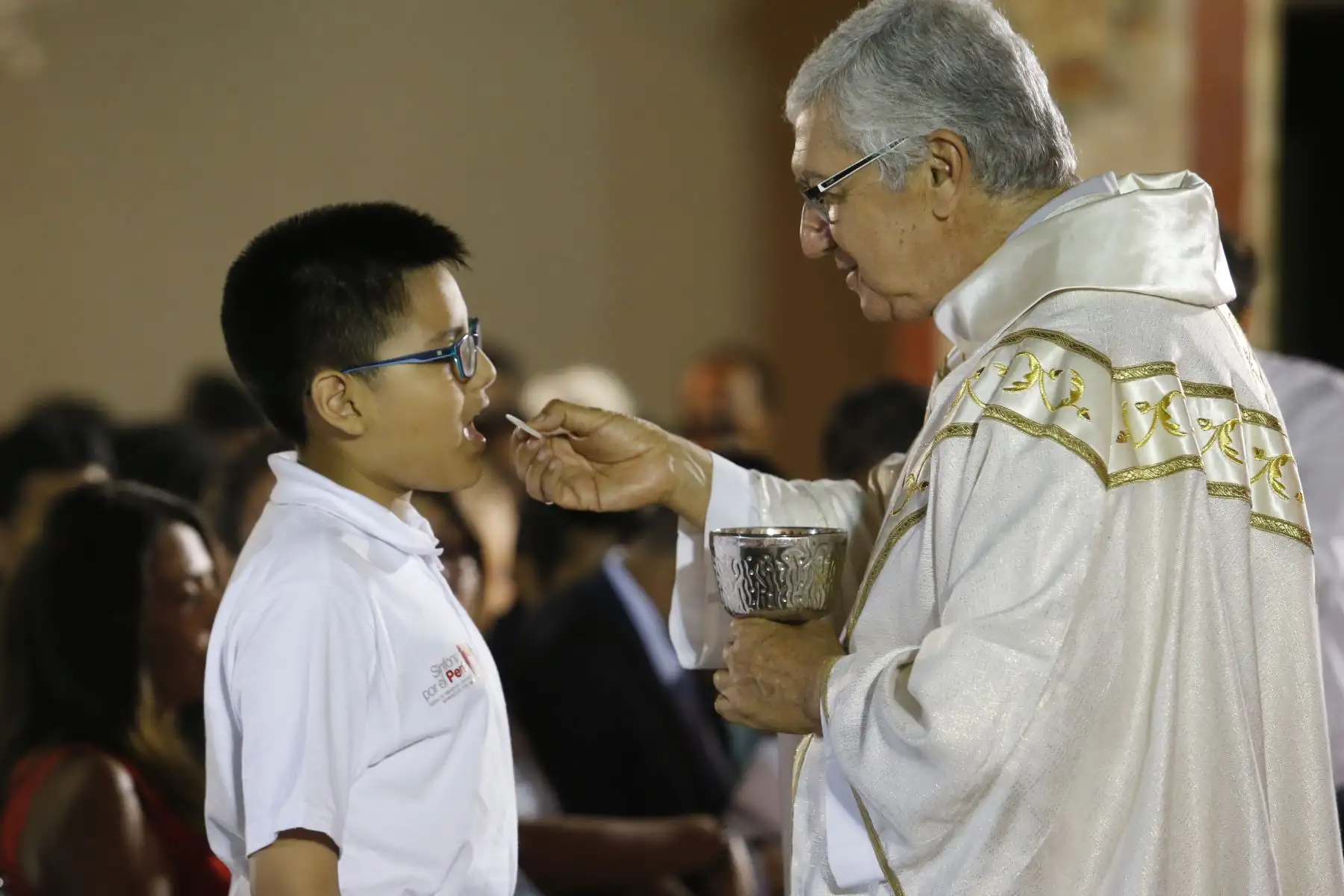 Arzobispo de Lima, Carlos Castillo Mattasoglio oficia misa por el Aniversario del Distrito de Rimac en la Iglesia Convento de Los Descalzos. Dicha ceremonia contó con la presencia del Alcalde del distrito, Pedro Rosario y la comunidad.  Foto: ANDINA/Nathalie Sayago