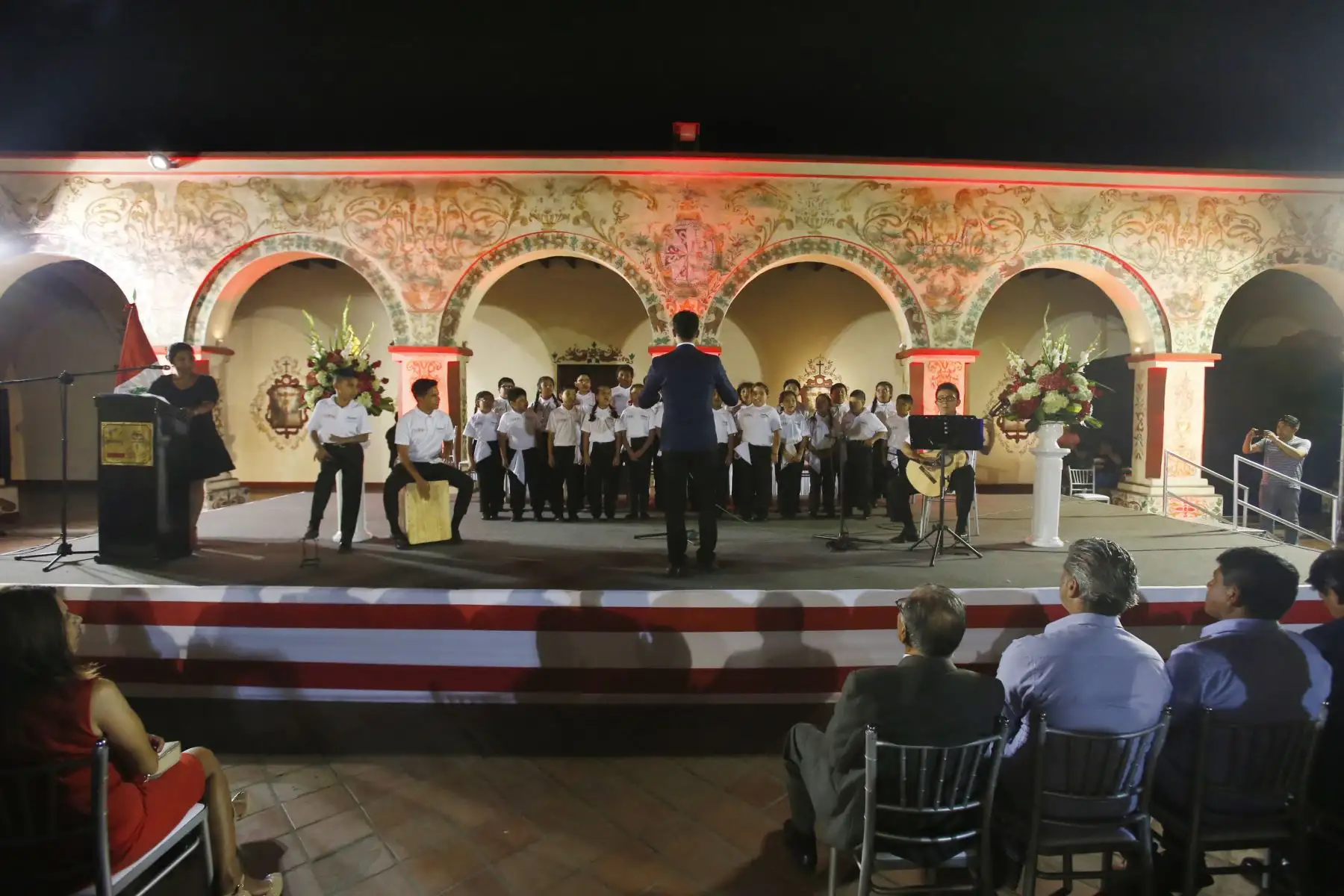Arzobispo de Lima, Carlos Castillo Mattasoglio oficia misa por el Aniversario del Distrito de Rimac en la Iglesia Convento de Los Descalzos. Dicha ceremonia contó con la presencia del Alcalde del distrito, Pedro Rosario y la comunidad.  Foto: ANDINA/Nathalie Sayago