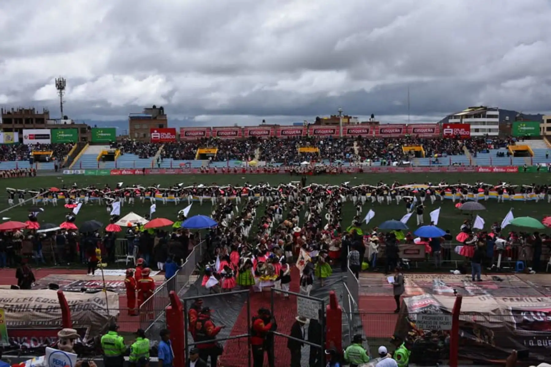 En el estadio monumental Enrique Torres Belón bailarán 112 conjuntos en el LV Concurso de Danzas Típicas y Nativas (autóctonas) en honor a la Virgen de la Candelaria. Foto: Facebook del Gobierno Regional de Puno