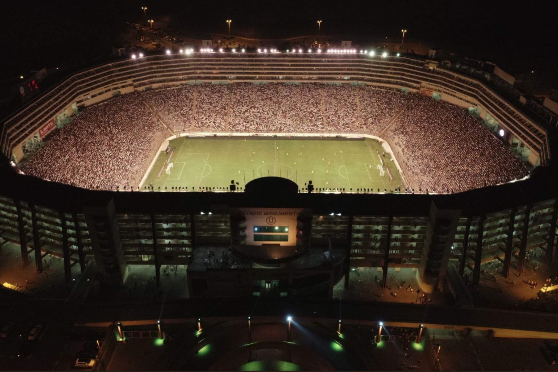 Presentación del plantel  de Universitario de deportes 2019 en el  estadio Monumental.Foto: ANDINA/Twiter Universitario