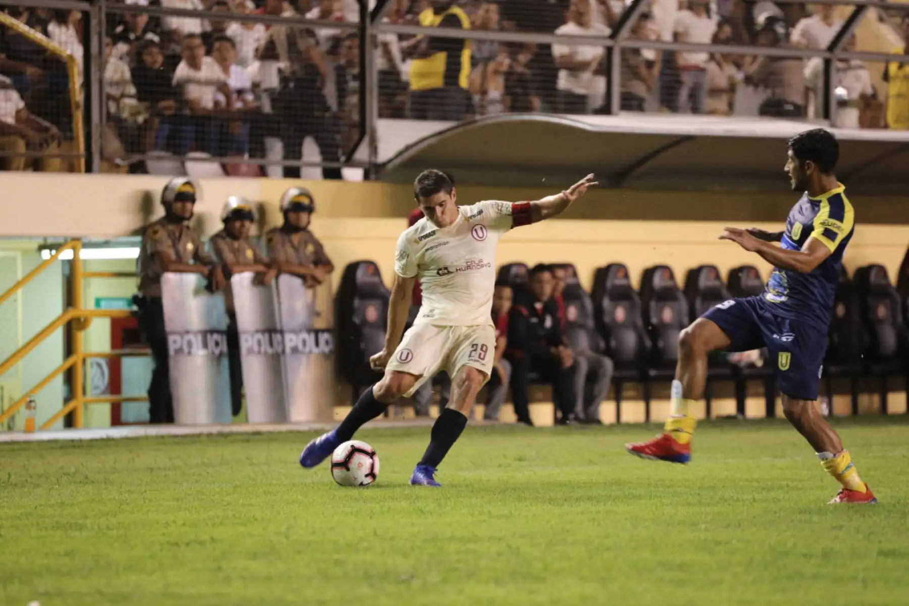 Presentación del plantel  de Universitario de deportes 2019 en el  estadio Monumental.Foto: ANDINA/Twiter Universitario