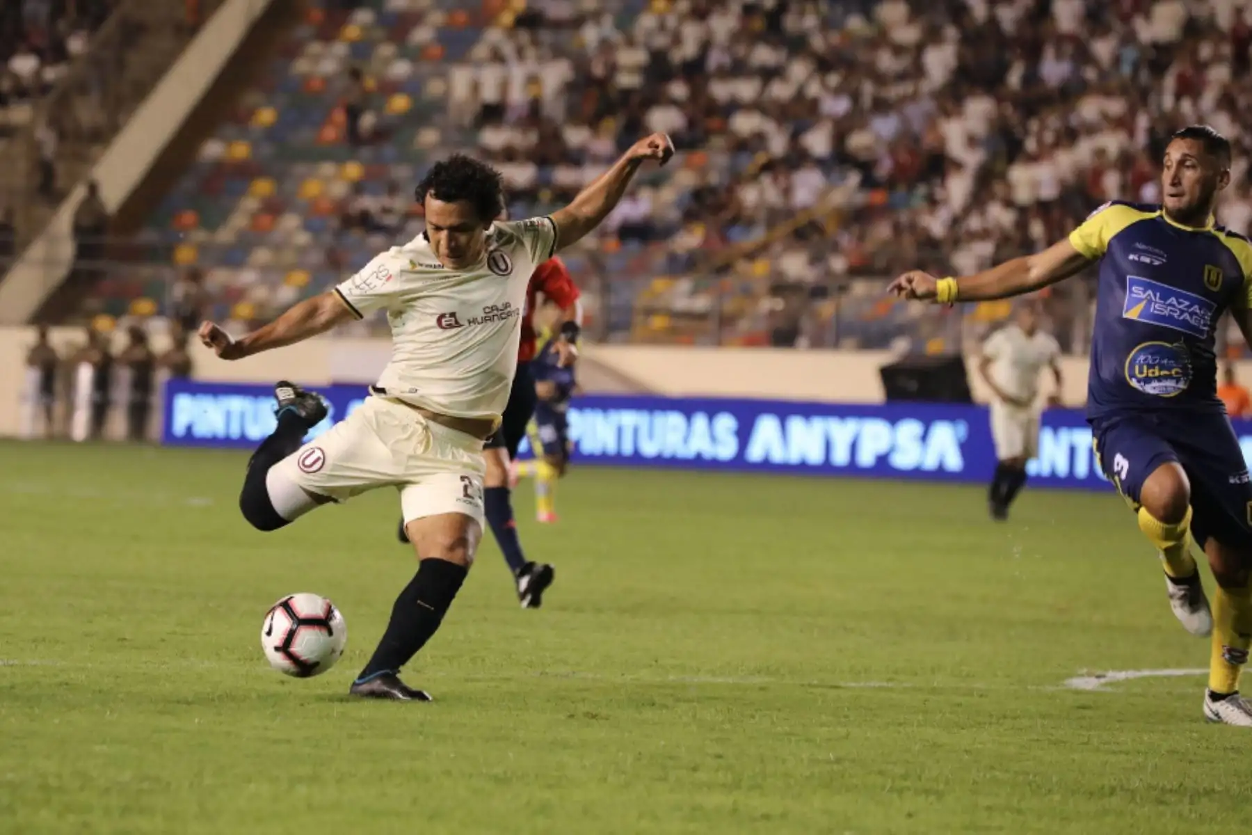 Presentación del plantel  de Universitario de deportes 2019 en el  estadio Monumental.Foto: ANDINA/Twiter Universitario